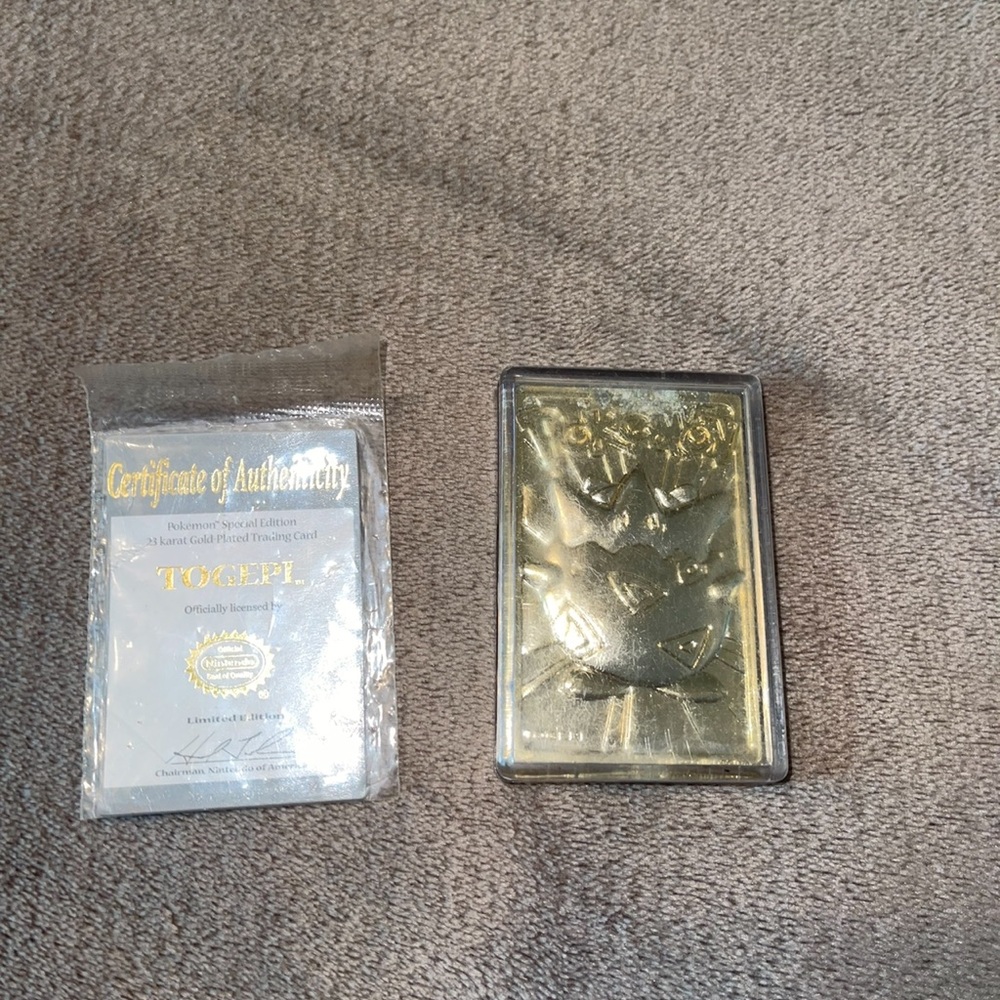 Gold Pokémon Card - Picture 4 of 6